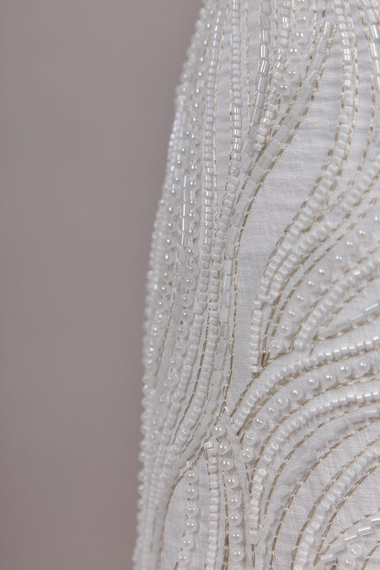 S0612 SIMIL LINO BORDADO CON HILOS DE LUREX, CANUTILLOS Y PERLAS