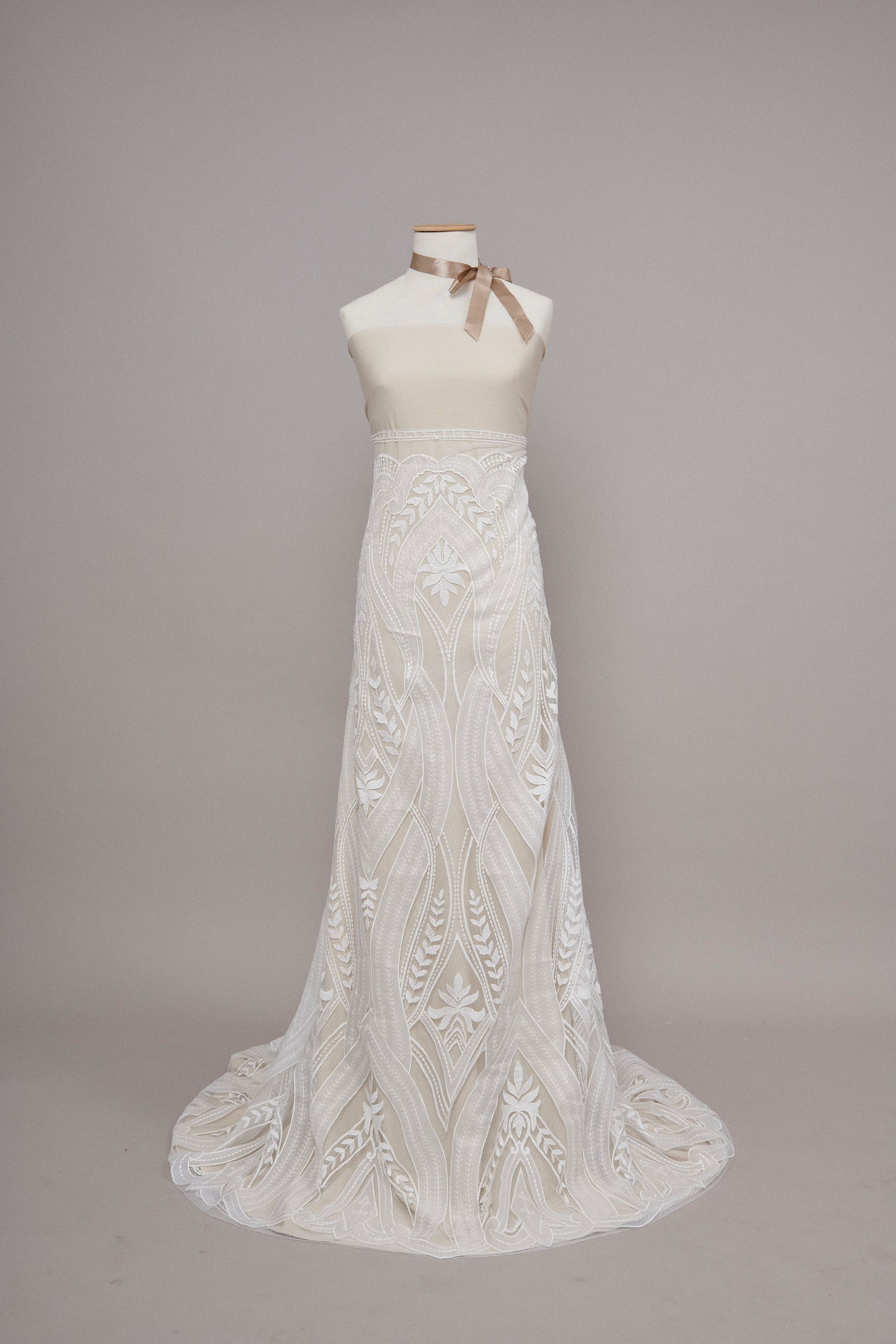 S0572  RED BORDADA CON HILO Y ORGANZA