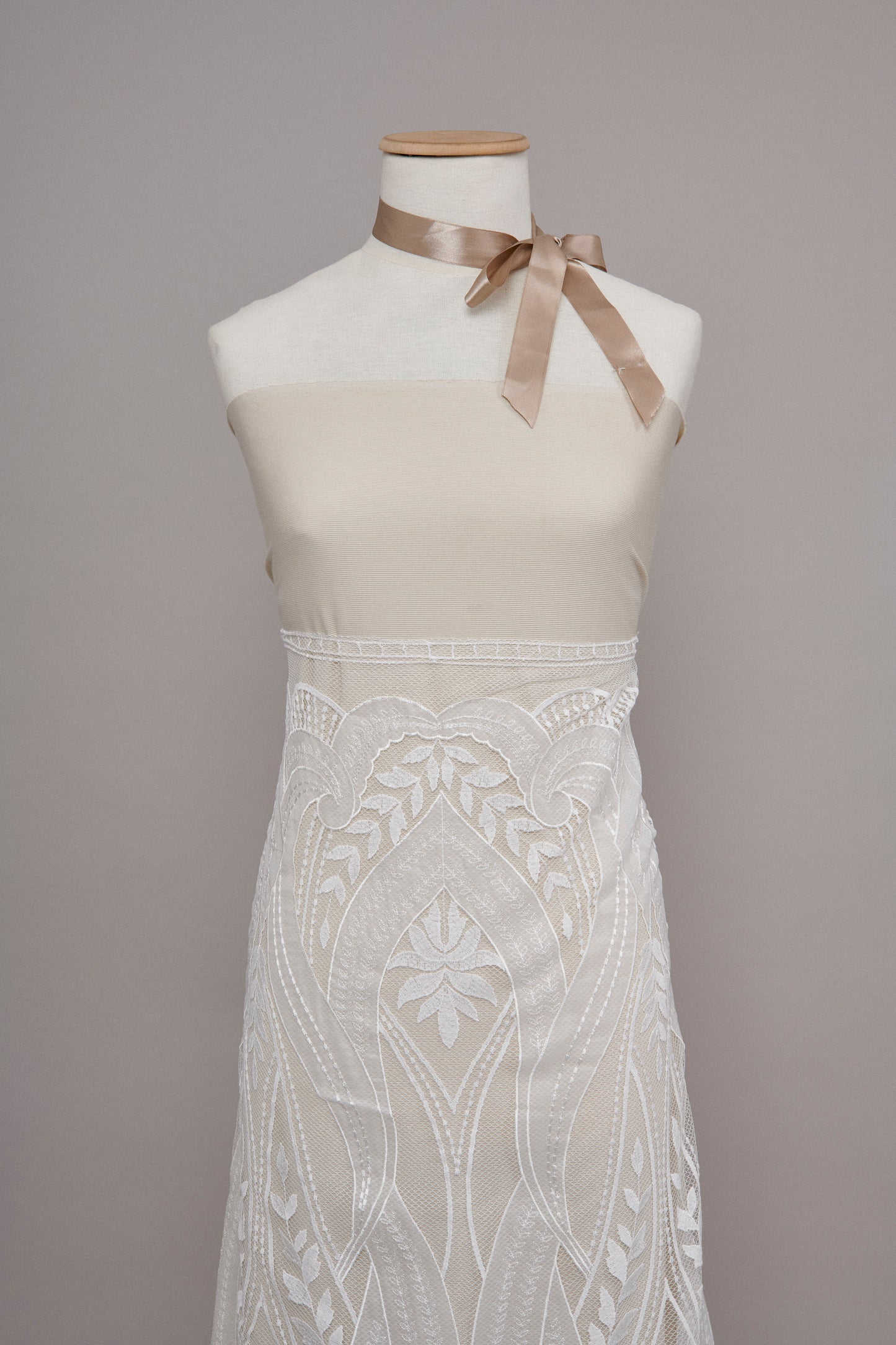 S0572  RED BORDADA CON HILO Y ORGANZA