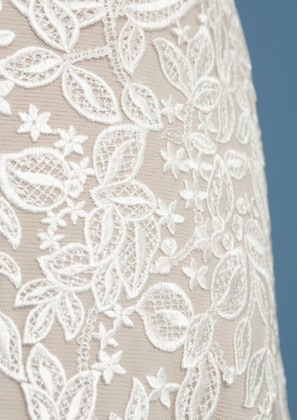 S0422 TUL BORDADO CON HOJAS