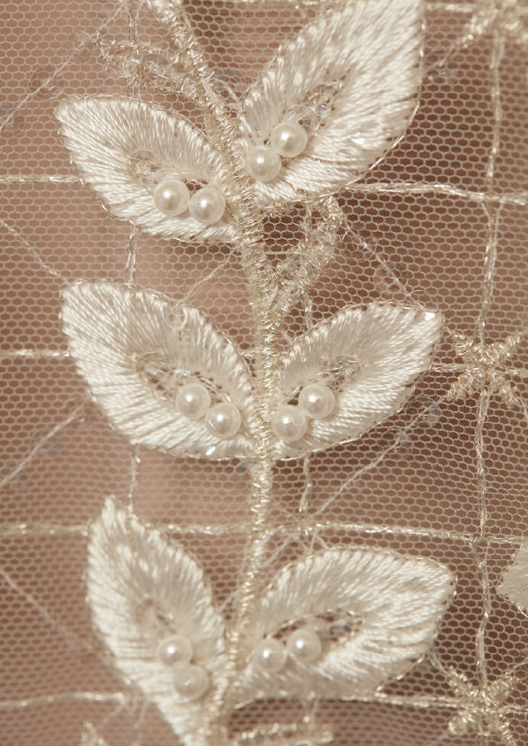 S0479 TUL BORDADO CON PERLAS, LENTEJUELAS E HILOS DE LUREX