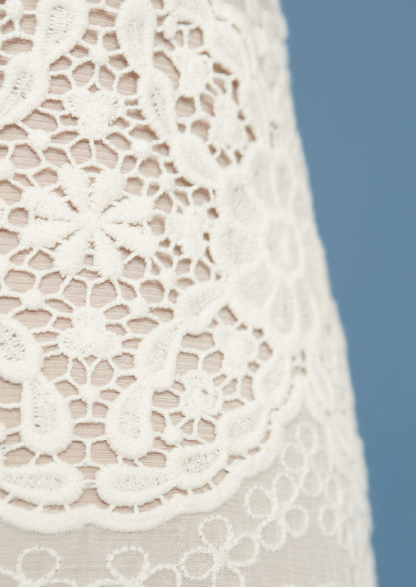 S0495  GASA DE SEDA BORDADA CON GUIPIURE