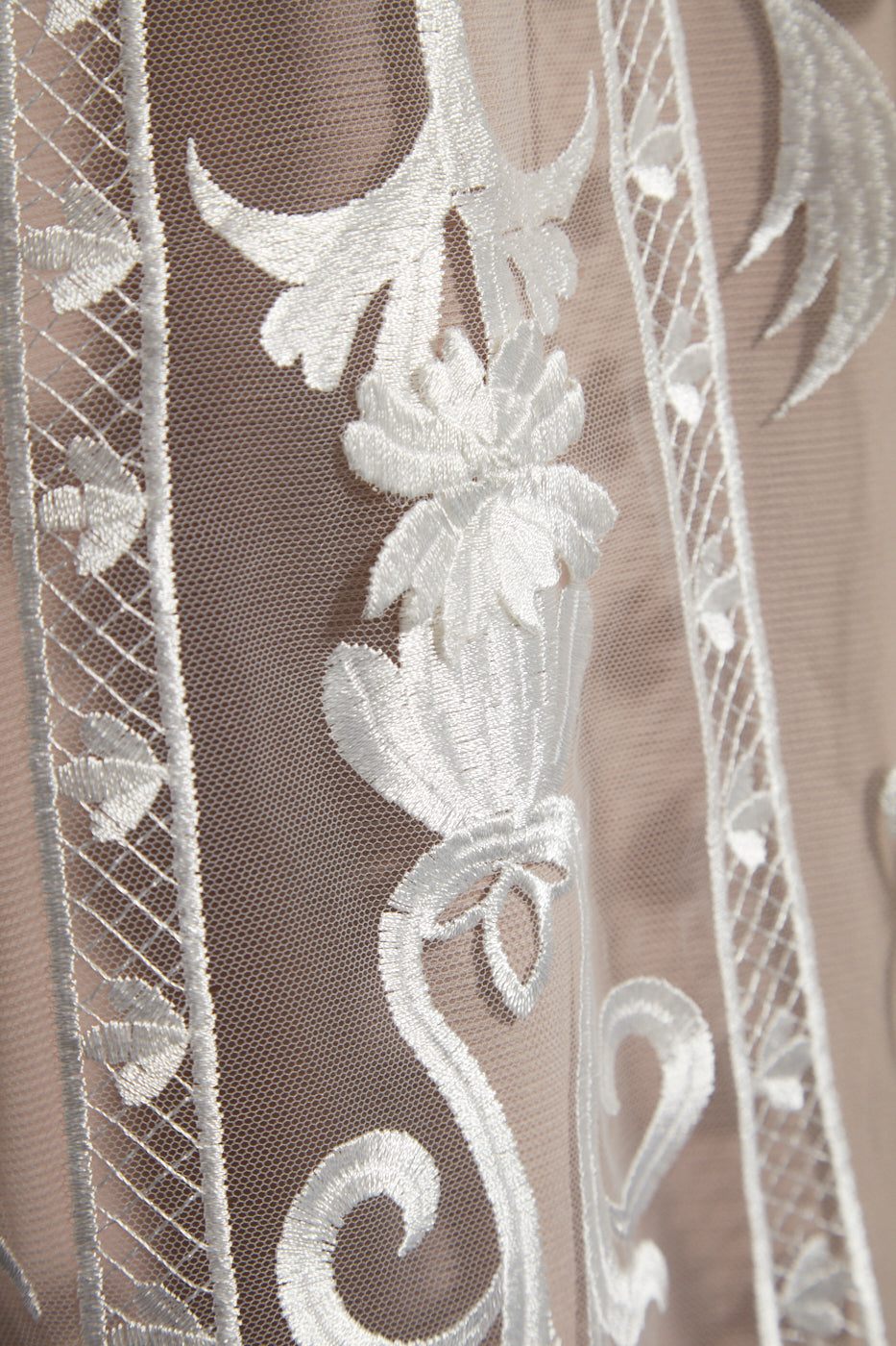 S0087 TUL BORDADO CON FLORES 3D