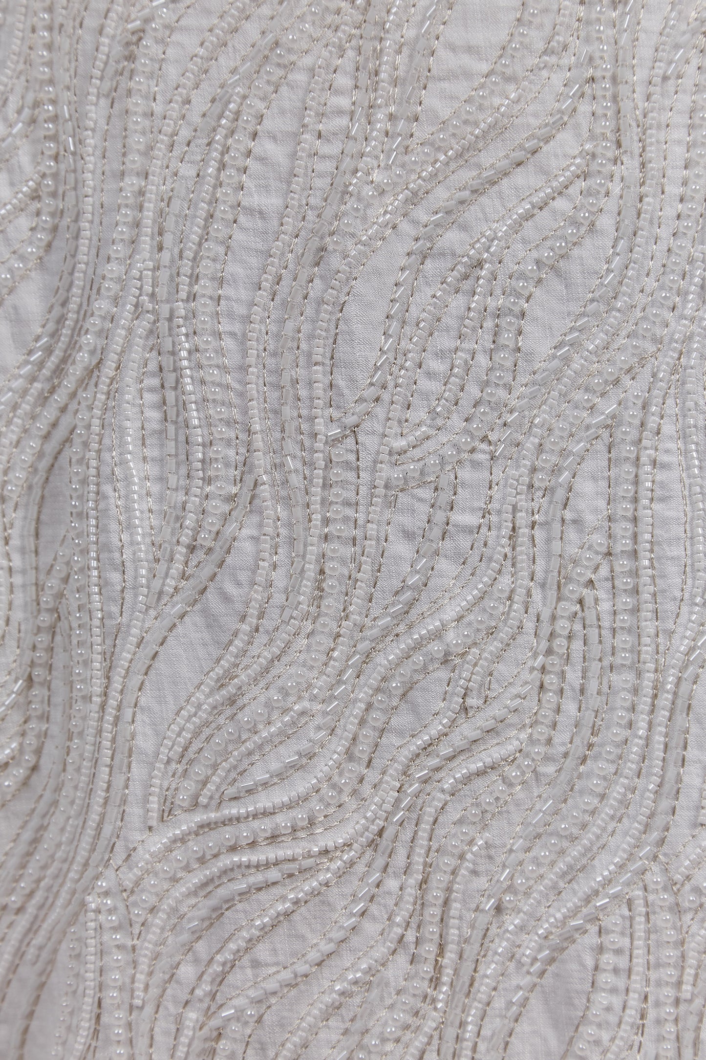 S0612 SIMIL LINO BORDADO CON HILOS DE LUREX, CANUTILLOS Y PERLAS