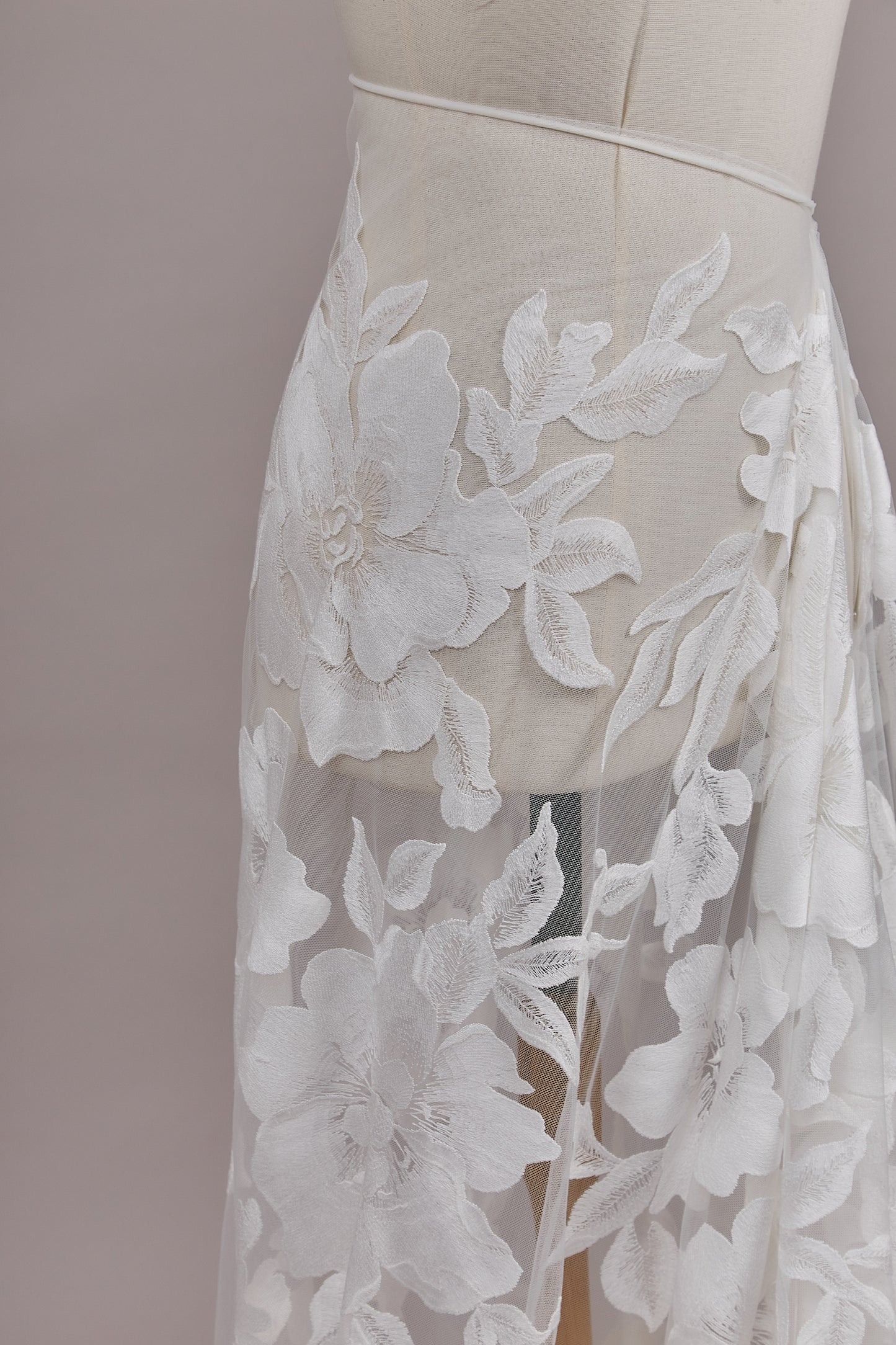 S0615 TUL BORDADO CON FLORES DE ALGODON