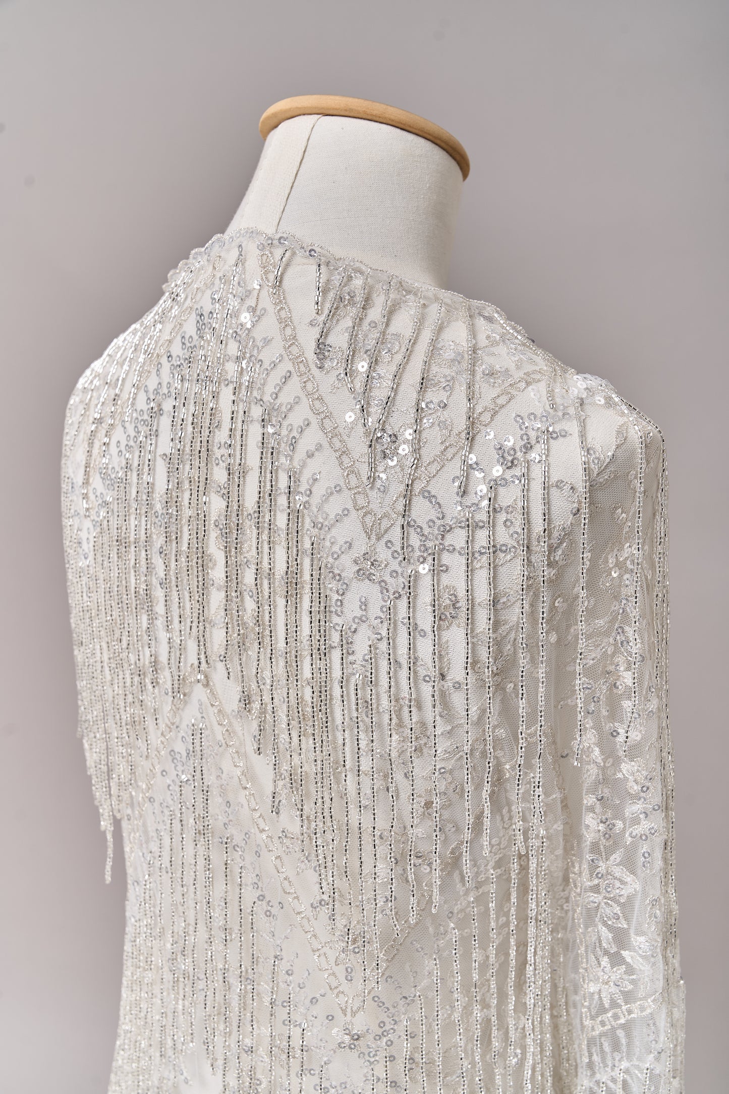 S0676 TUL BORDADO CON FLECOS, LUREX, CANUTILLOS Y LENTEJUELAS SILVER