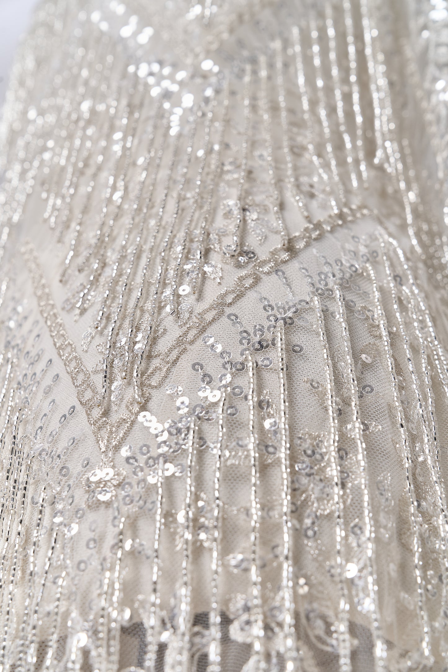 S0676 TUL BORDADO CON FLECOS, LUREX, CANUTILLOS Y LENTEJUELAS SILVER