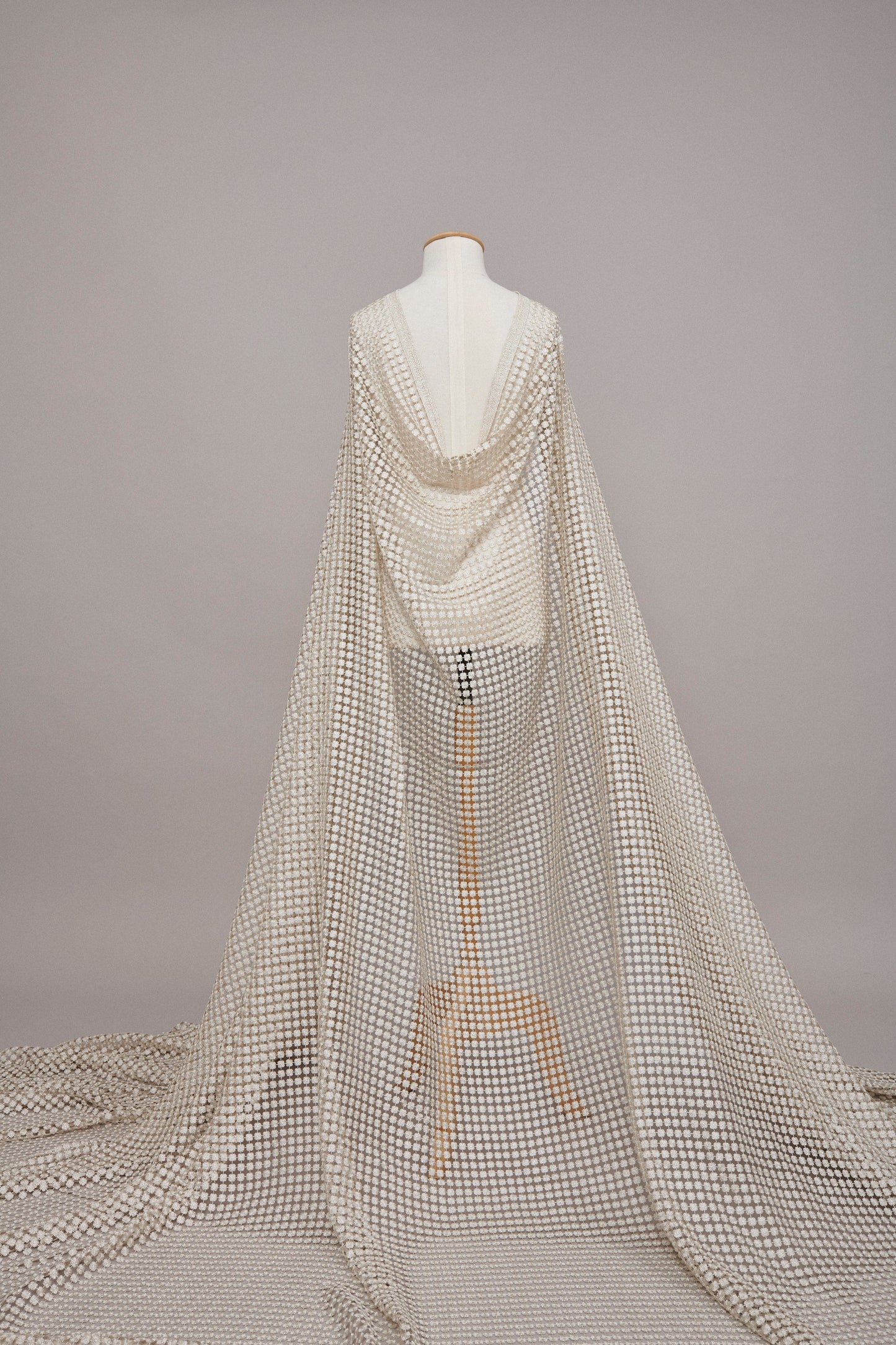 S0566 - GUIPIURE CON HILOS DE LUREX