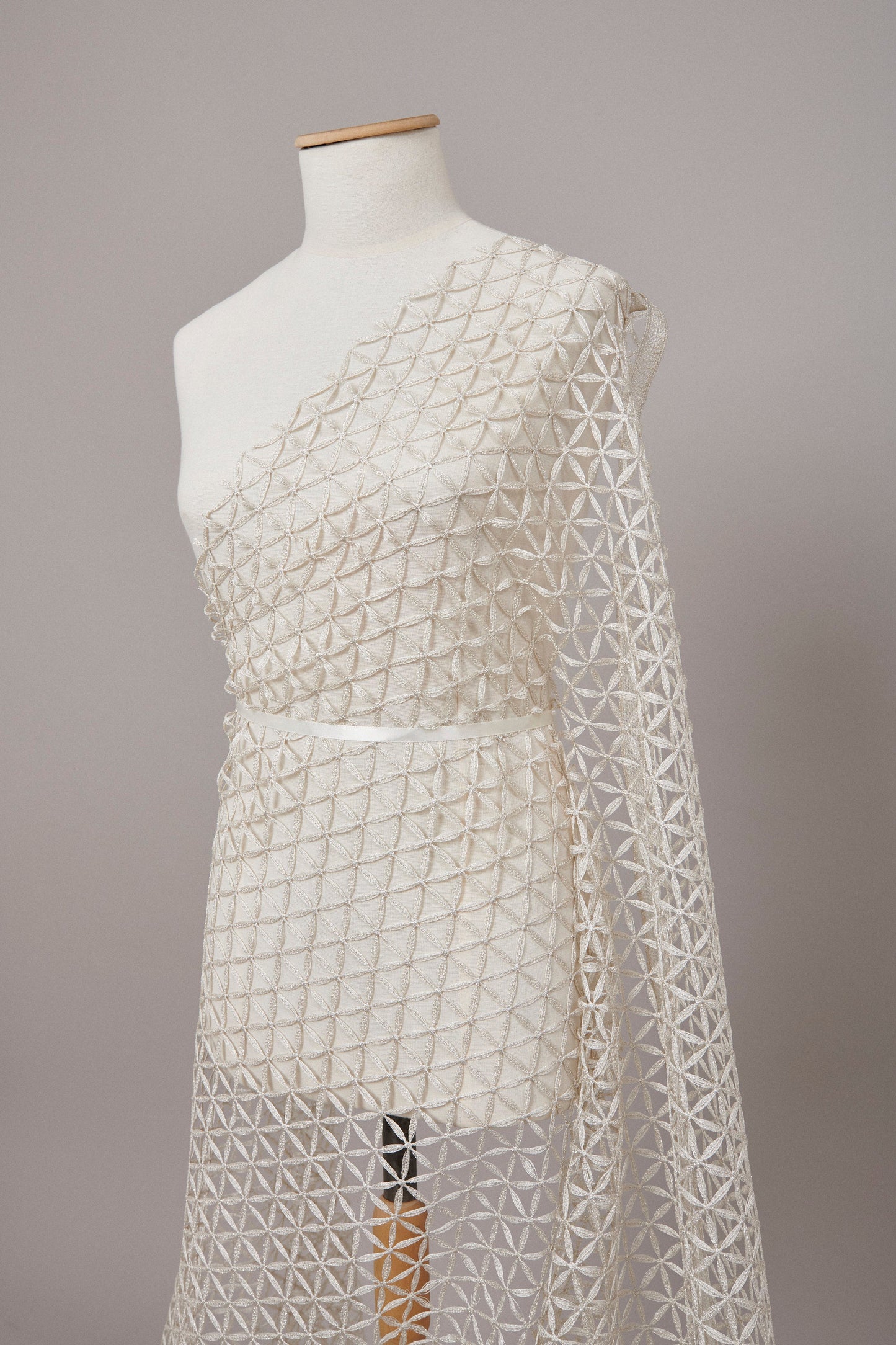 S0567 - GUIPIURE CON HILOS DE LUREX