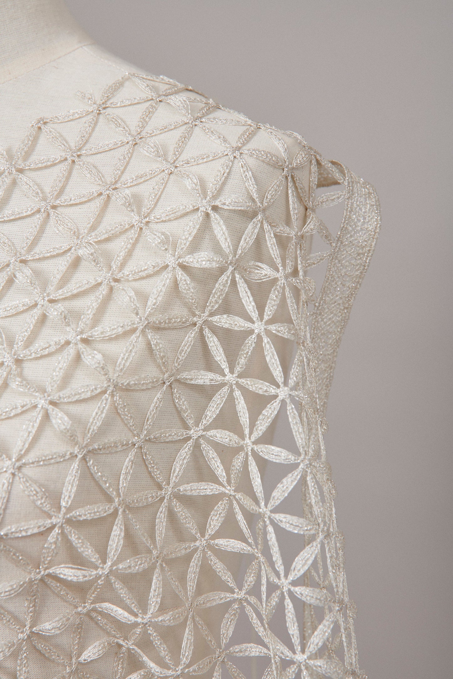 S0567 - GUIPIURE CON HILOS DE LUREX