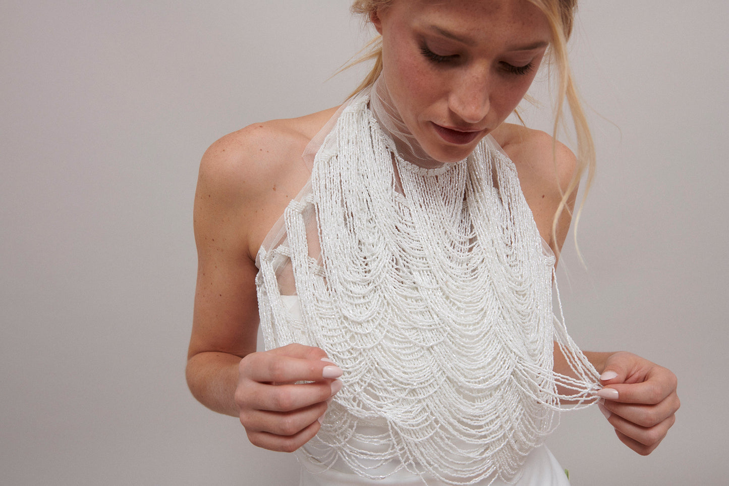 S0586 Aplique de tul bordado con mostacillas off white