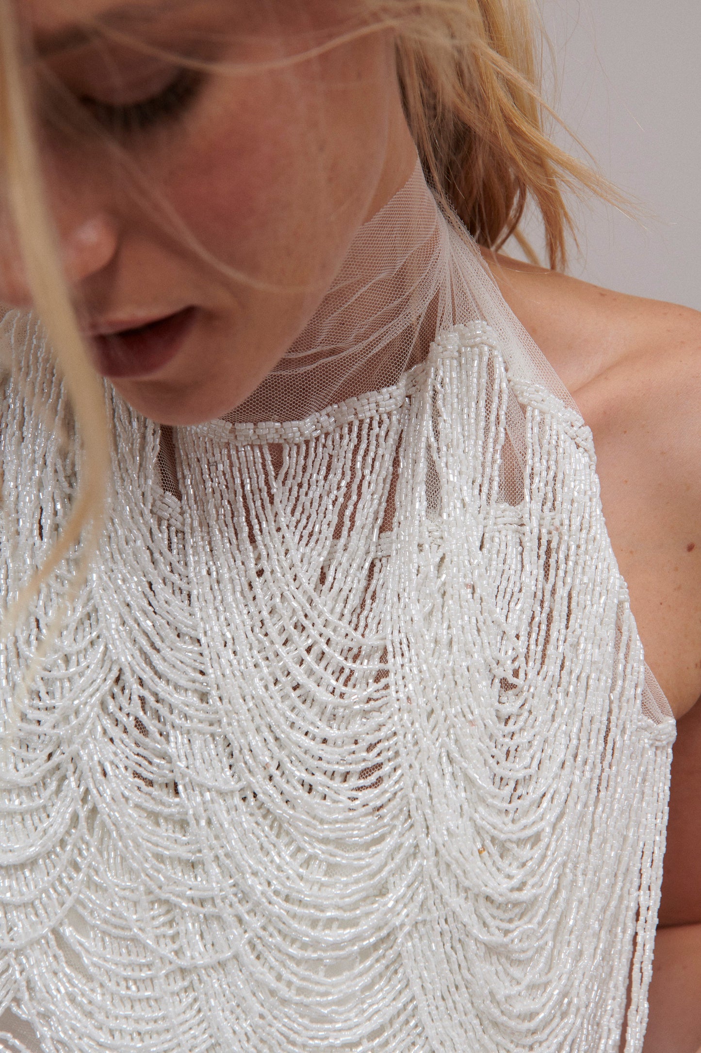 S0586 Aplique de tul bordado con mostacillas off white