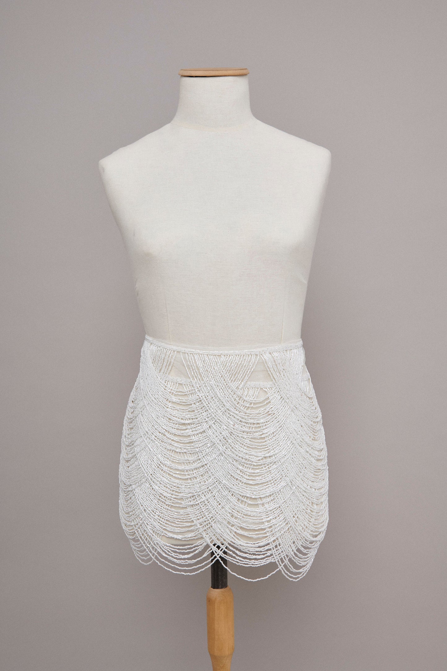 S0586 Aplique de tul bordado con mostacillas off white