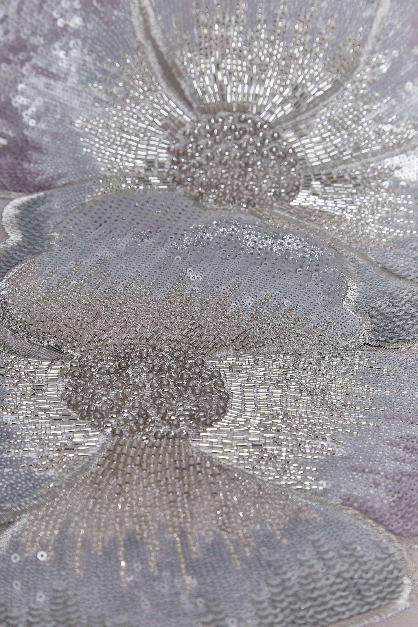 S0637  Tul bordado con lentejuelas y mostacillas en silver y off white