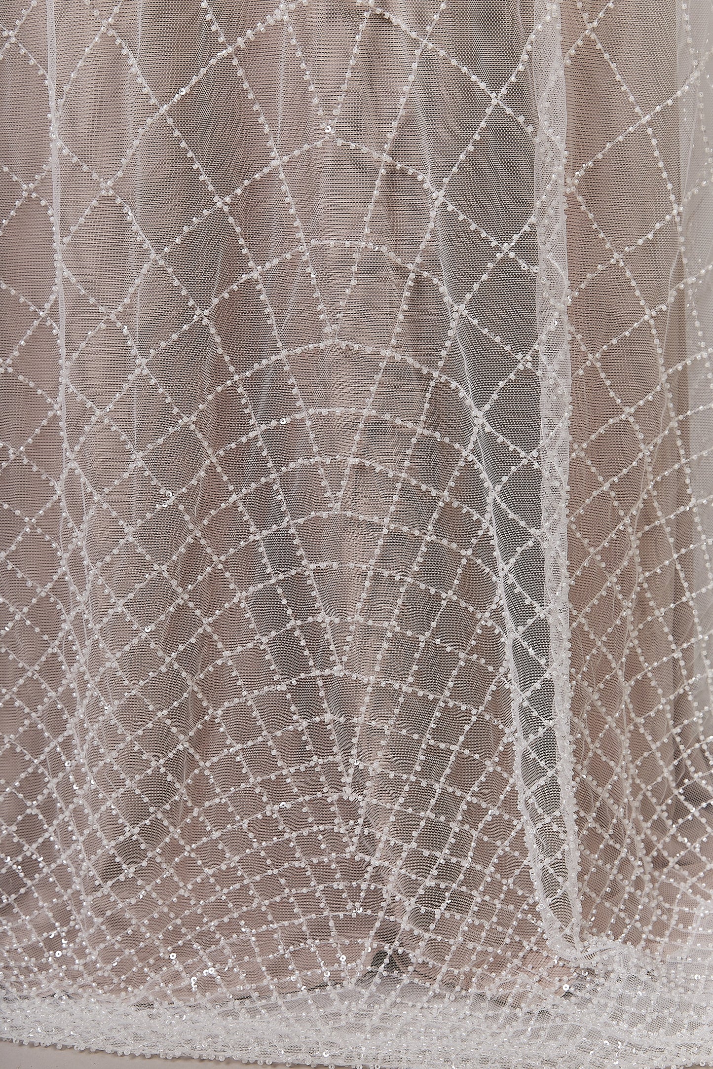 S0645 Tul bordado con mostacillas off white