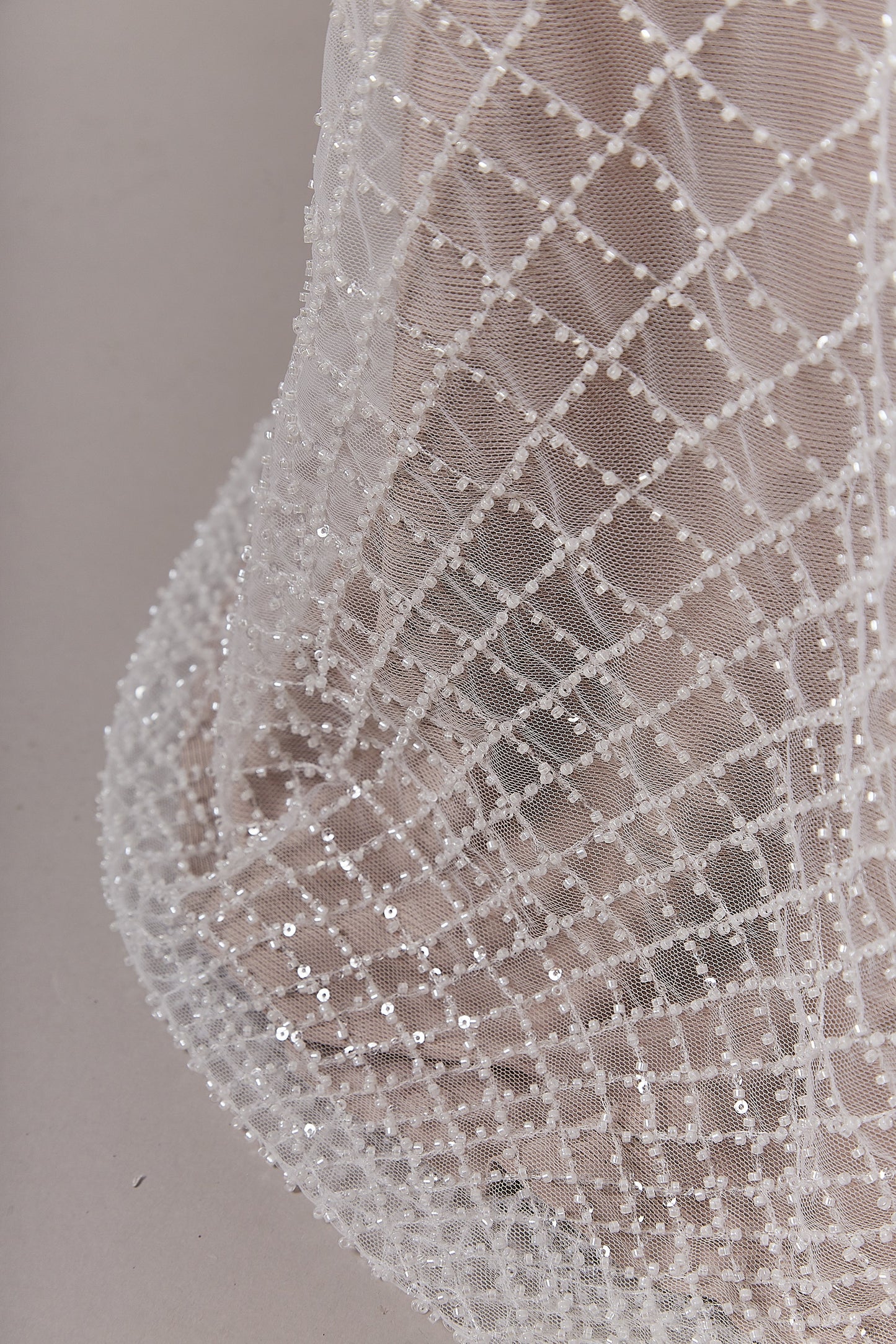 S0645 Tul bordado con mostacillas off white