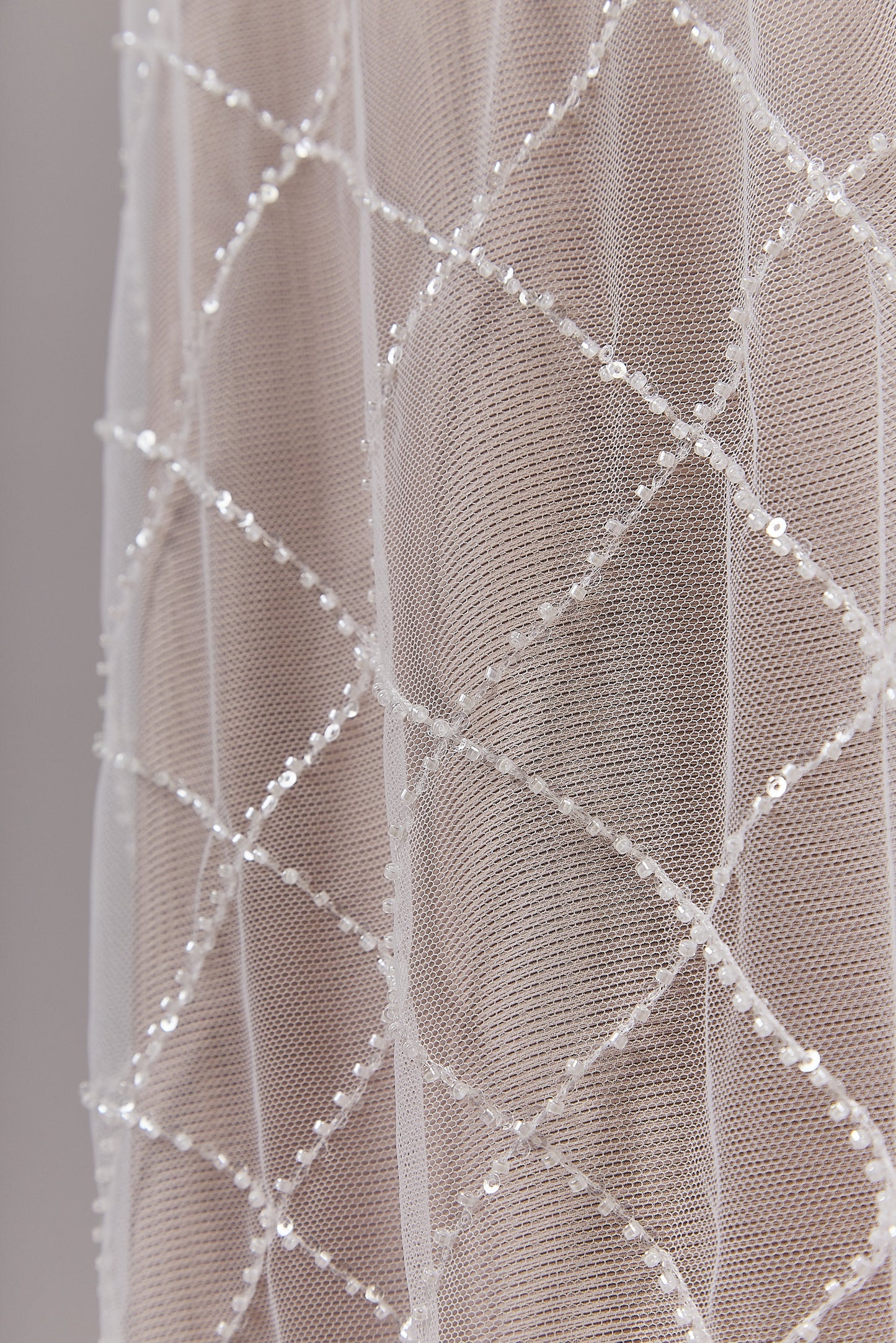 S0645 Tul bordado con mostacillas off white