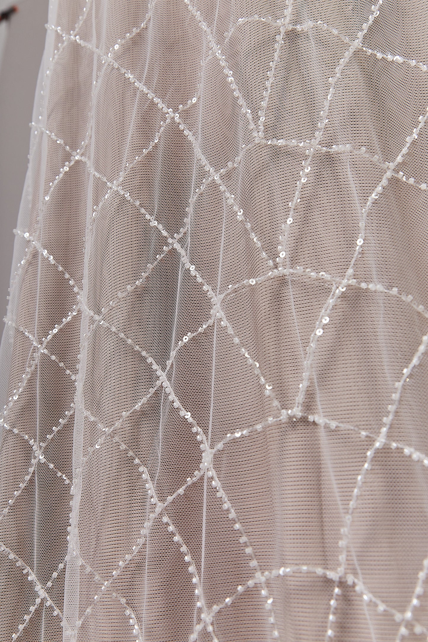 S0645 Tul bordado con mostacillas off white