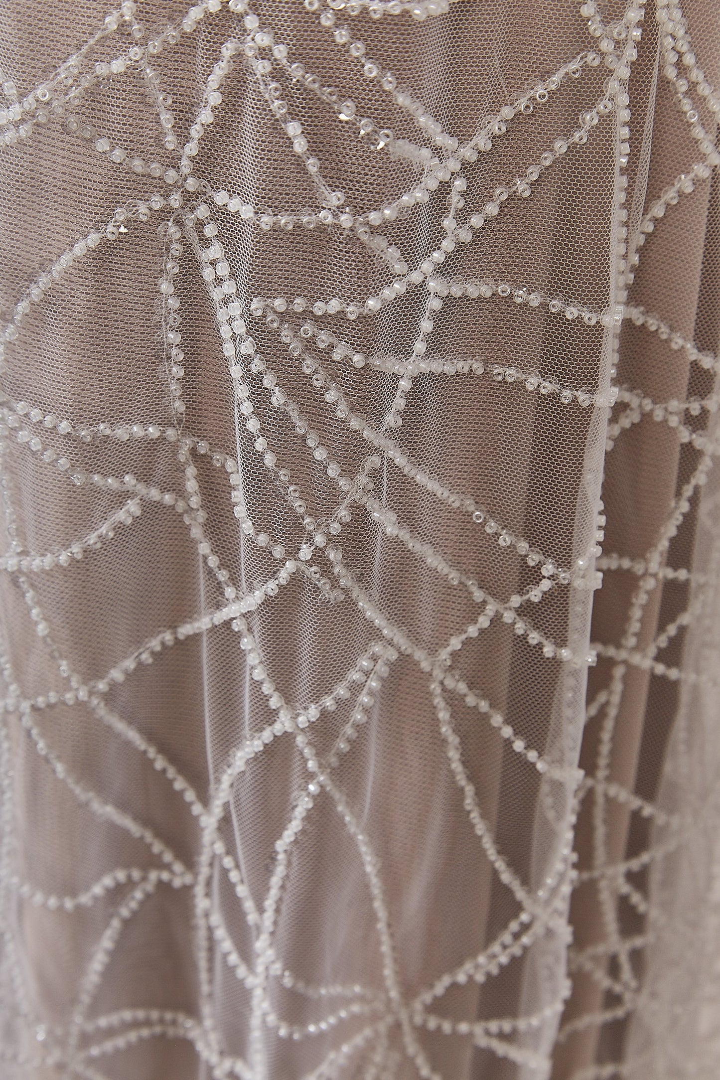 S0646 Tul bordado con mostacillas off white
