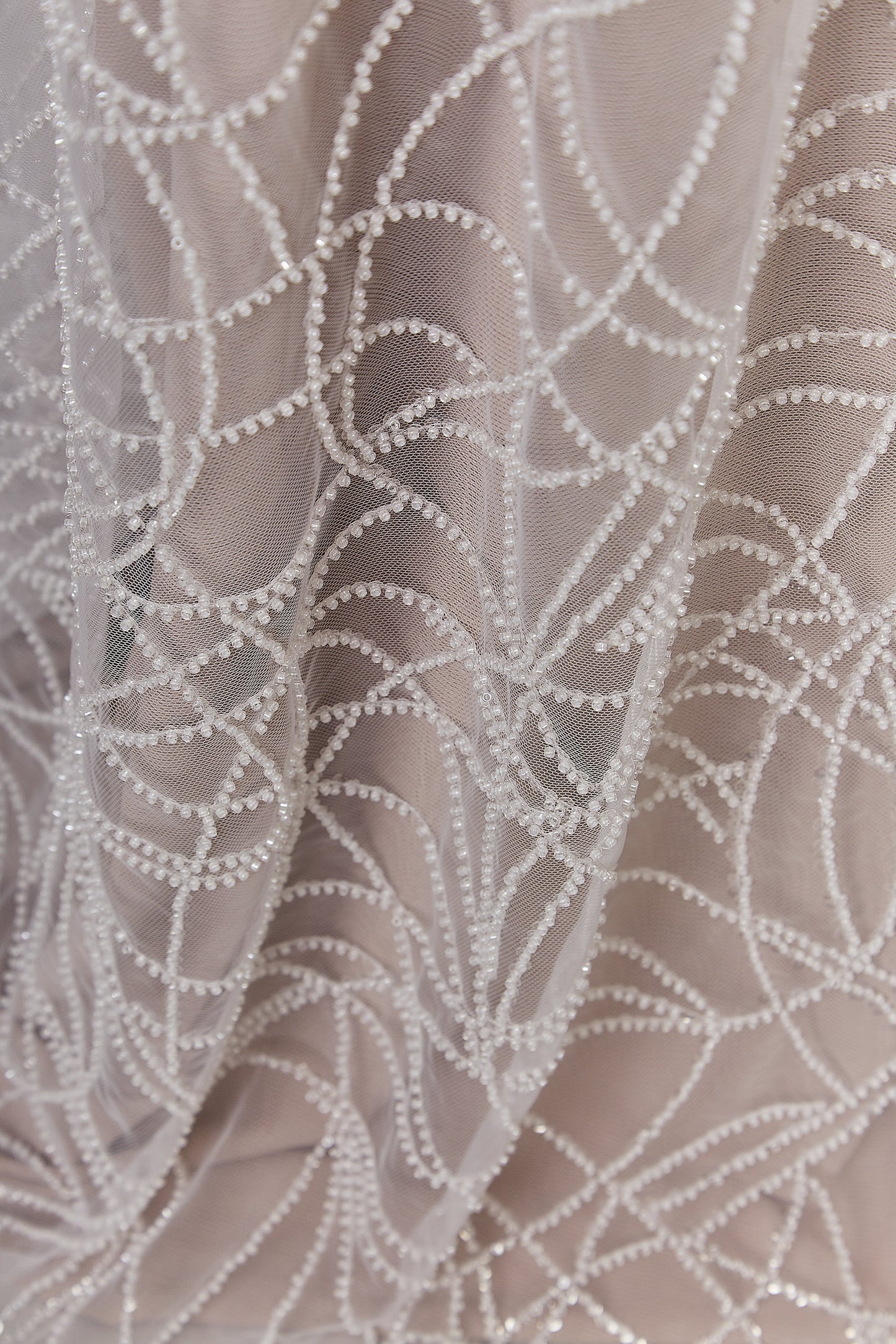 S0646 Tul bordado con mostacillas off white