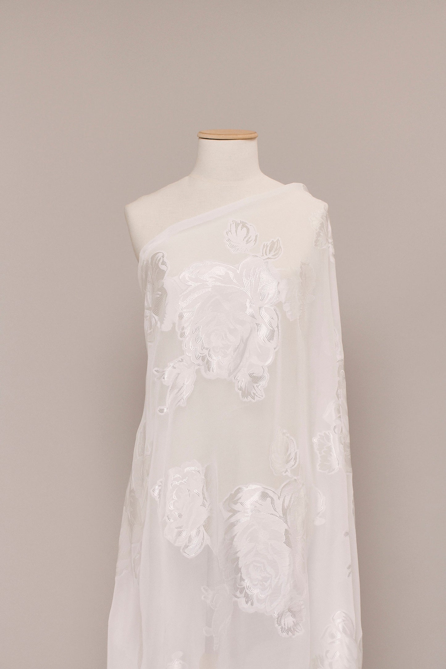 S0530 GASA DE SEDA Y VISCOSA CON FLORES JACQUARD