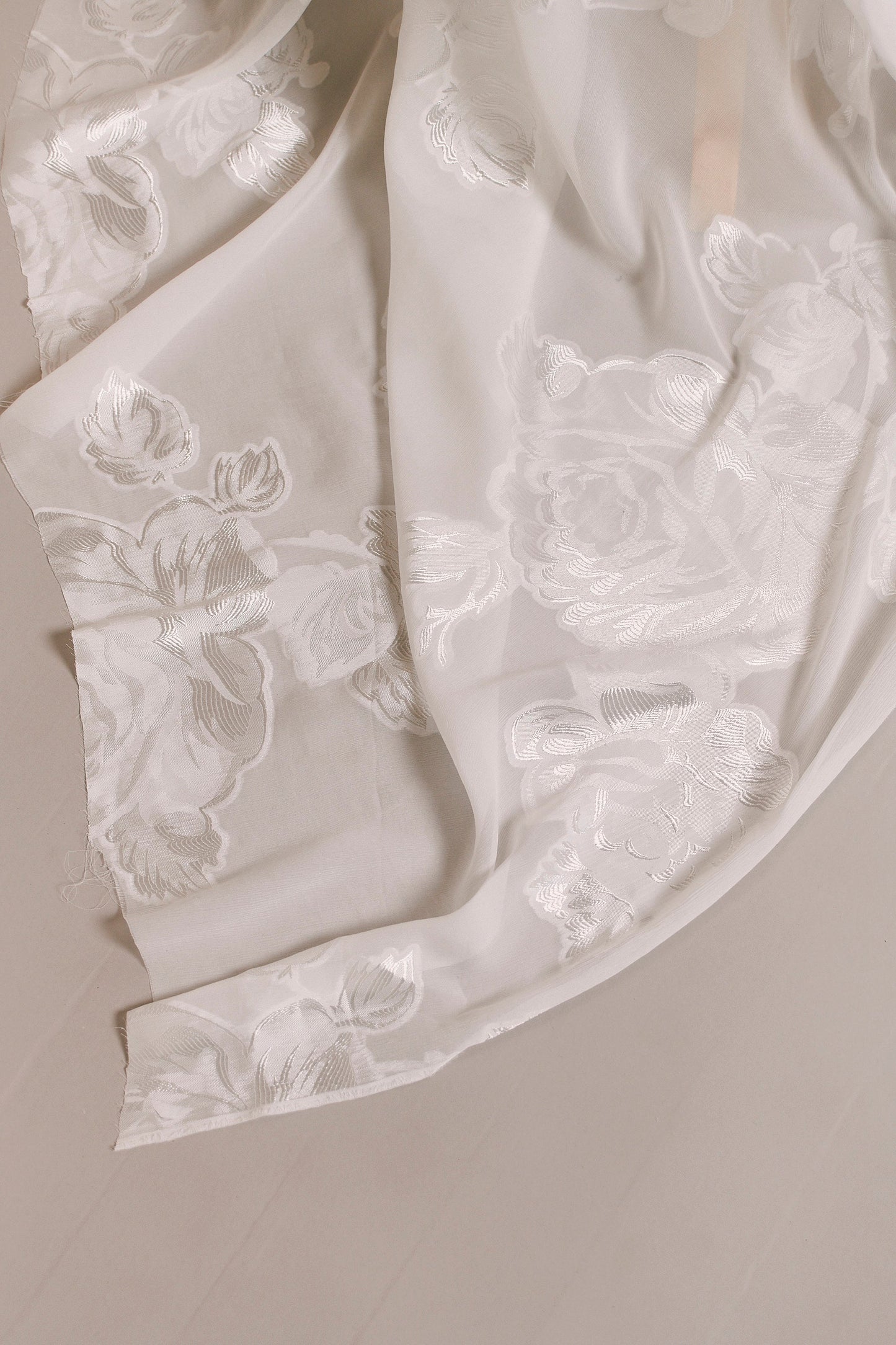 S0530 GASA DE SEDA Y VISCOSA CON FLORES JACQUARD