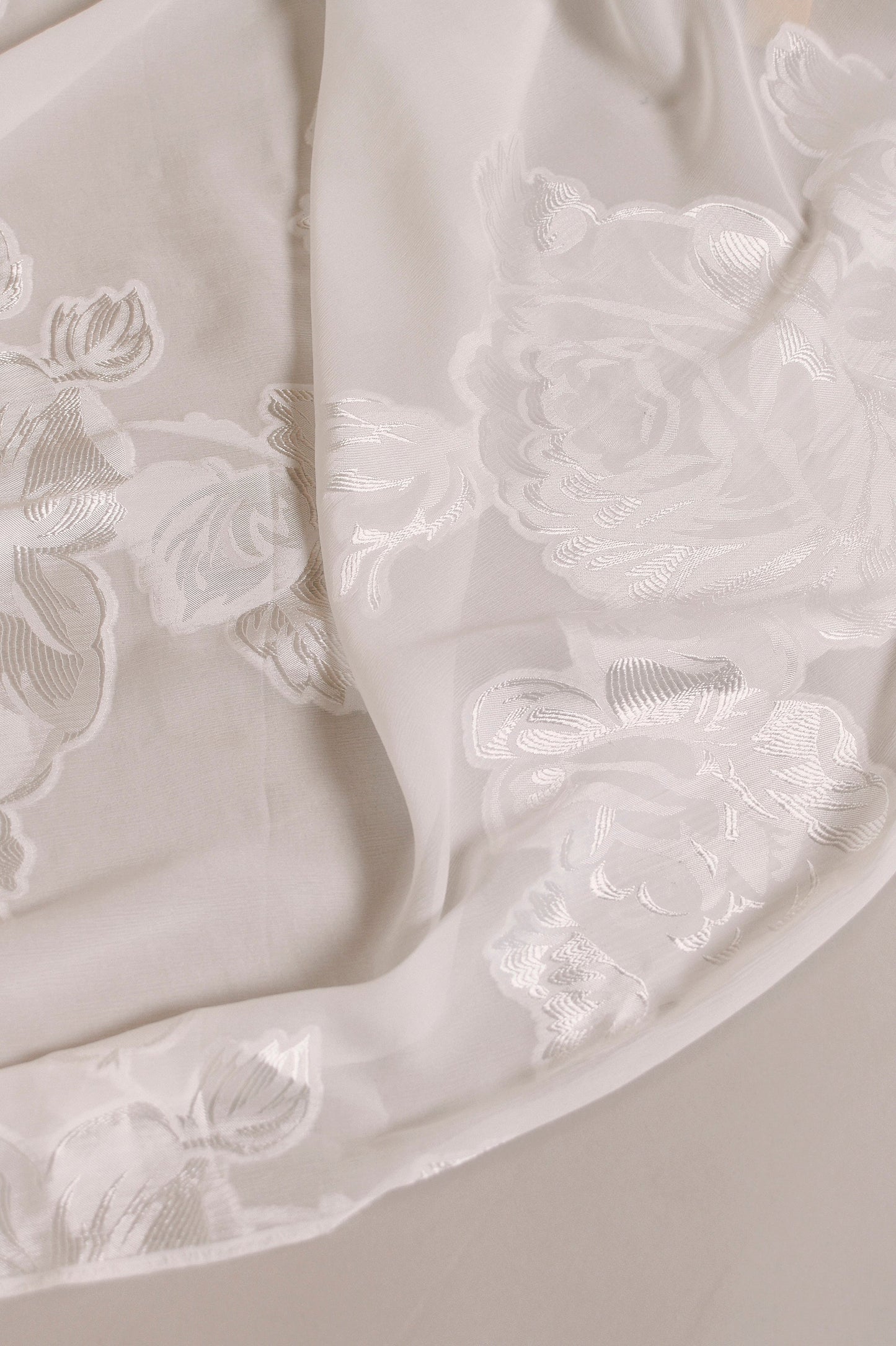 S0530 GASA DE SEDA Y VISCOSA CON FLORES JACQUARD