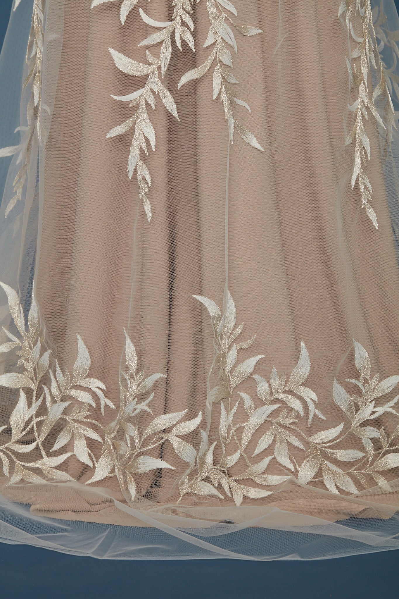 S0377 TUL BORDADO CON LUREX DORADO