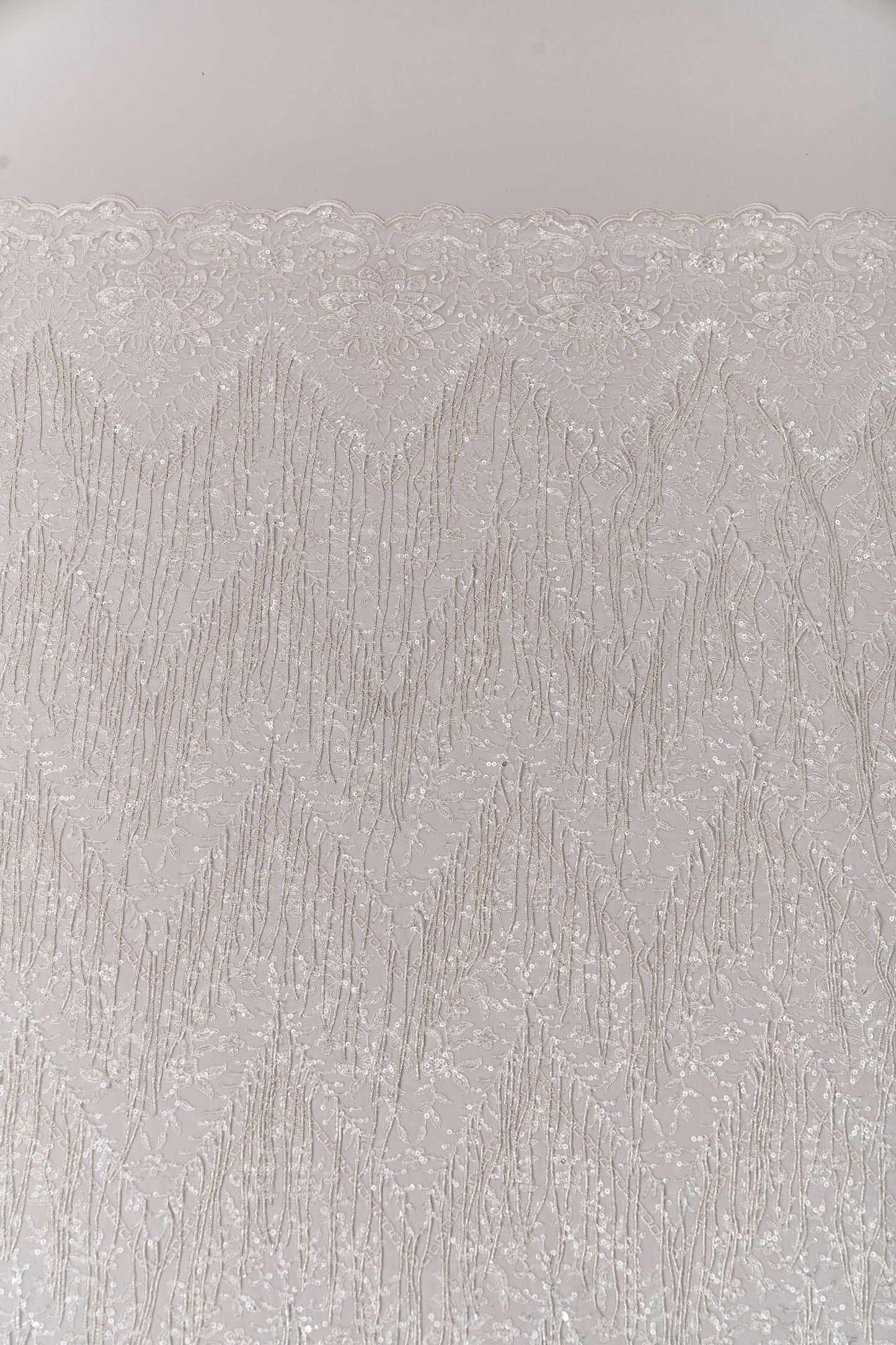 S0676 TUL BORDADO CON FLECOS, LUREX, CANUTILLOS Y LENTEJUELAS SILVER
