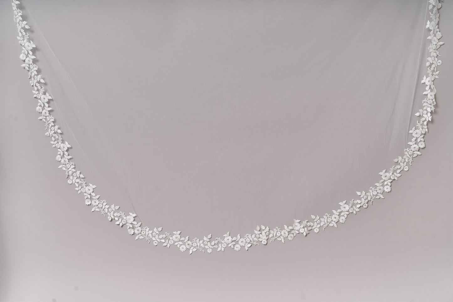 S0675 VELO CON CANUTILLOS OFF WHITE Y LENTEJUELAS