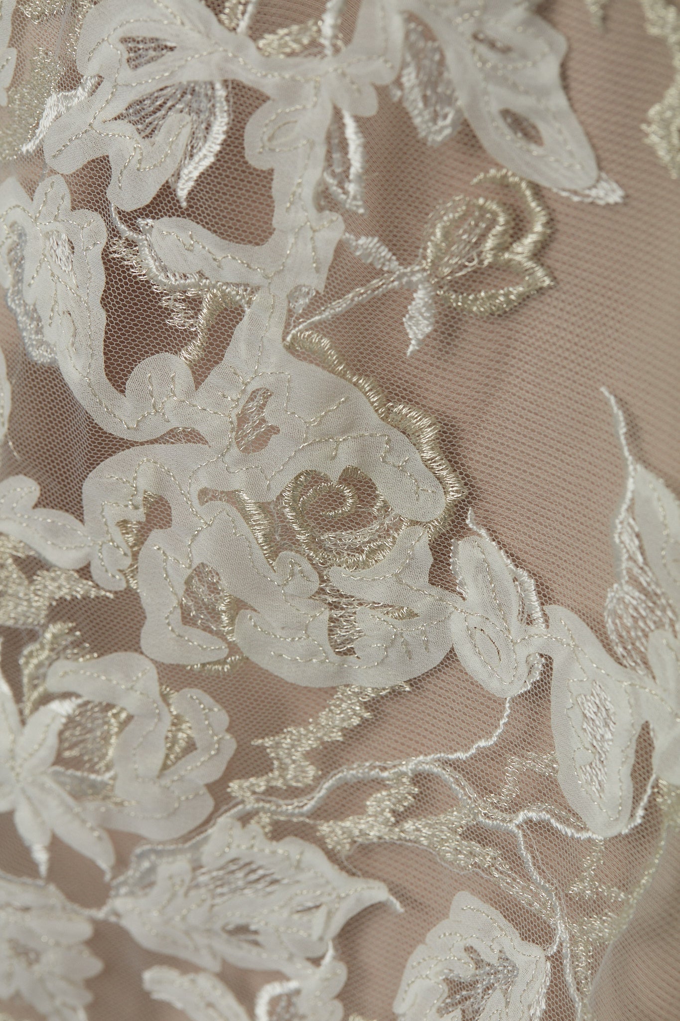 S0388 TUL BORDADO CON LUREX DORADO