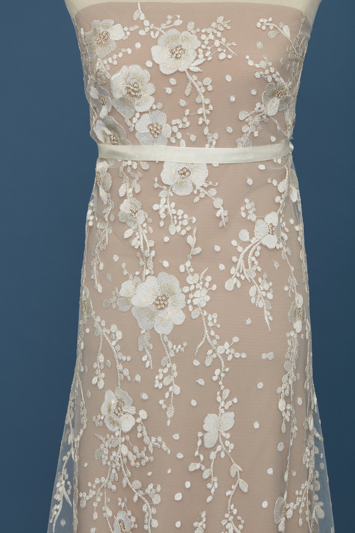 S0389 TUL BORDADO CON DETALLES EN LUREX