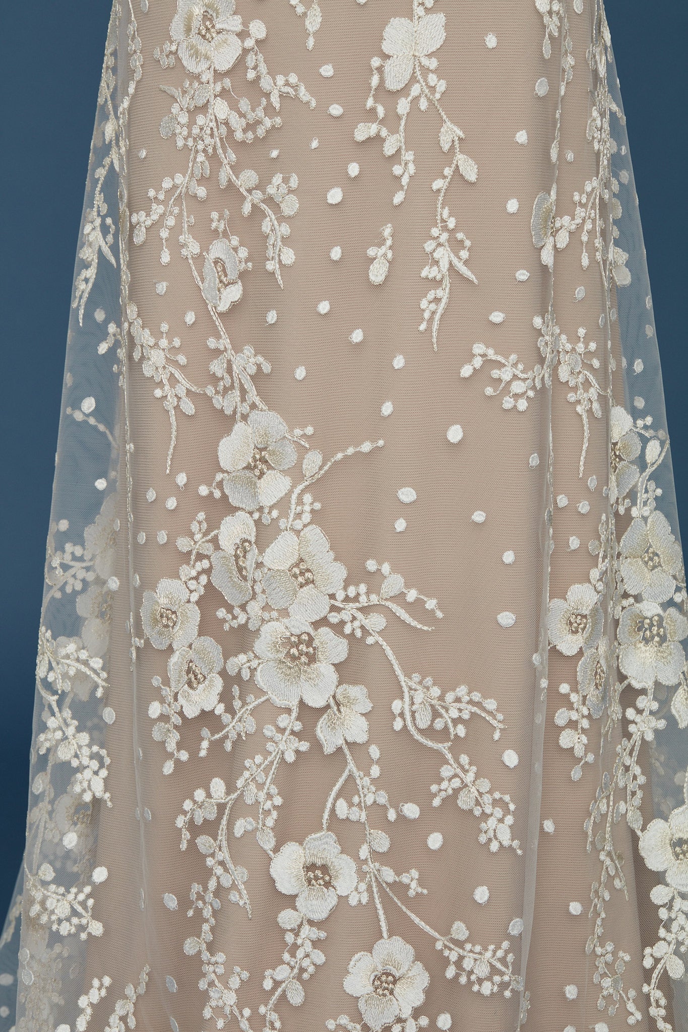 S0389 TUL BORDADO CON DETALLES EN LUREX