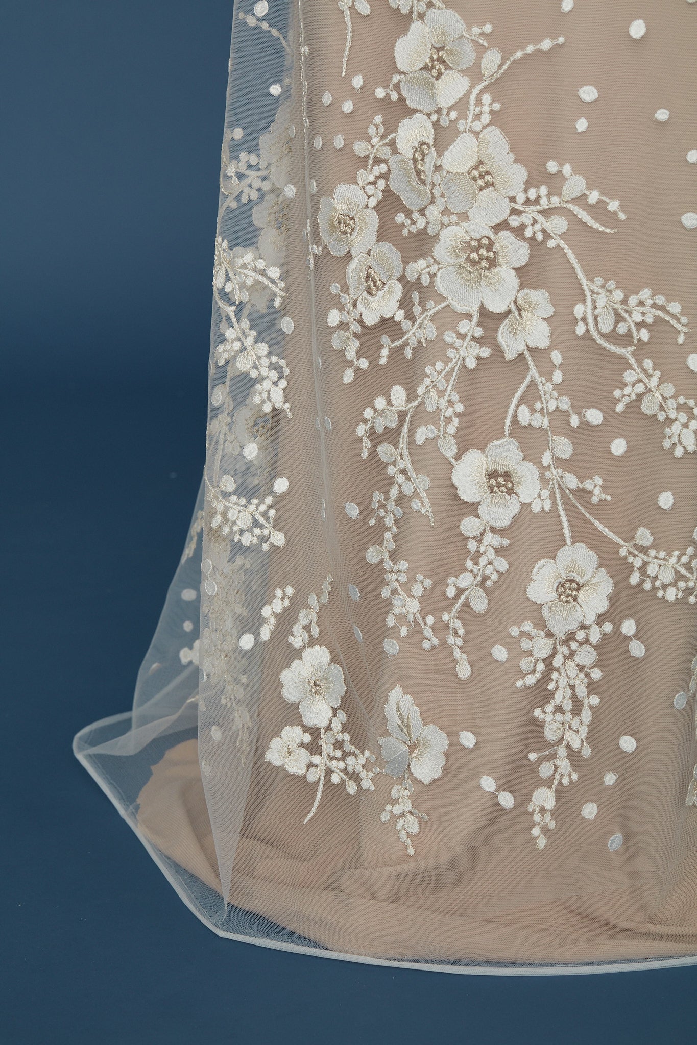 S0389 TUL BORDADO CON DETALLES EN LUREX