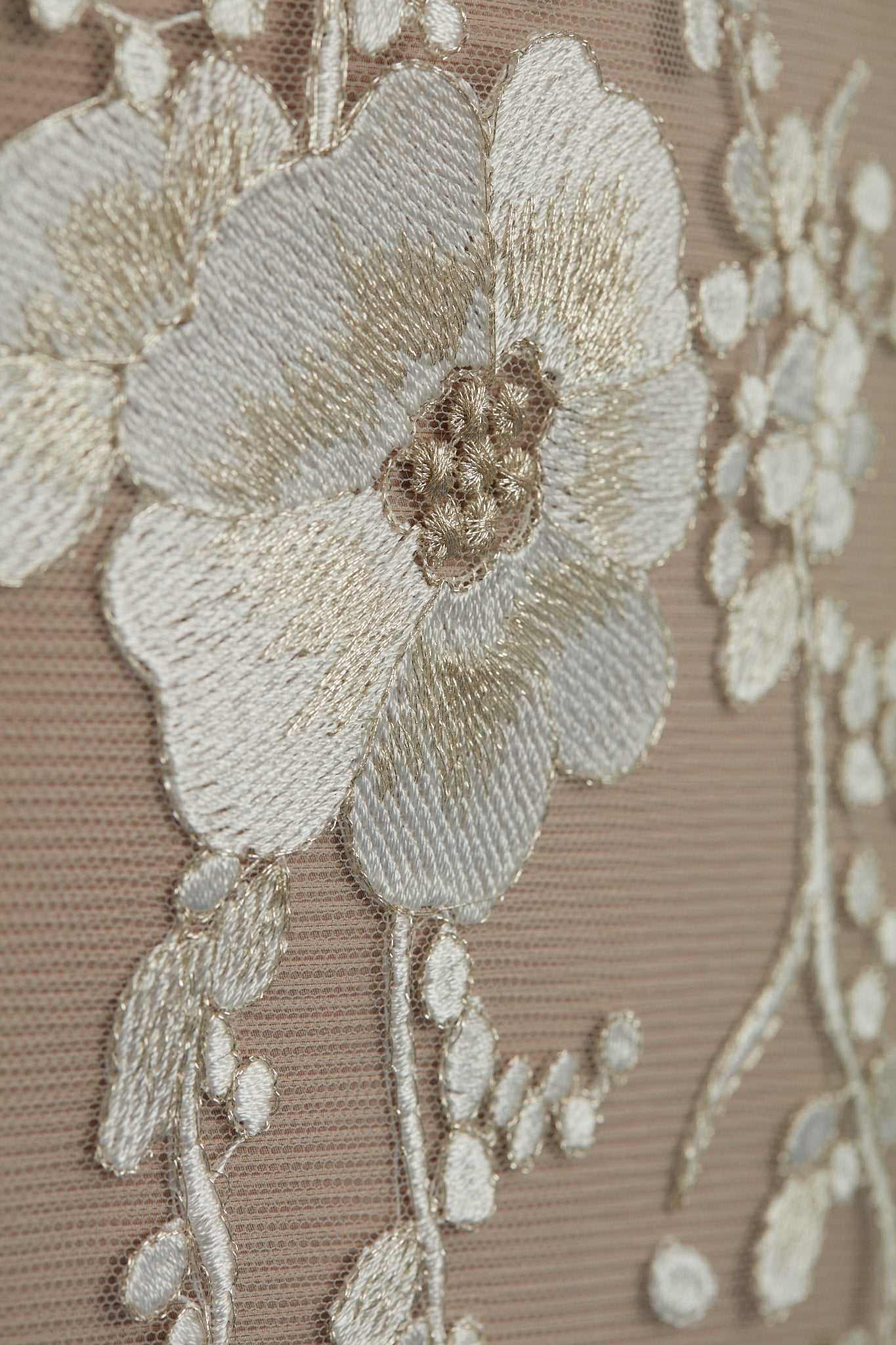 S0389 TUL BORDADO CON DETALLES EN LUREX