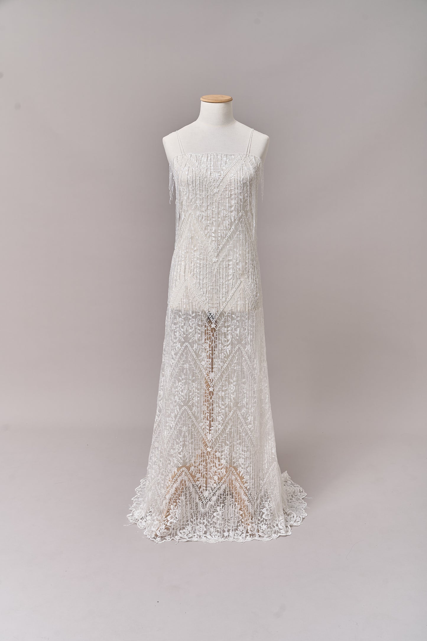 S0676 TUL BORDADO CON FLECOS, CANUTILLOS Y LENTEJUELAS TRANSPARENTES