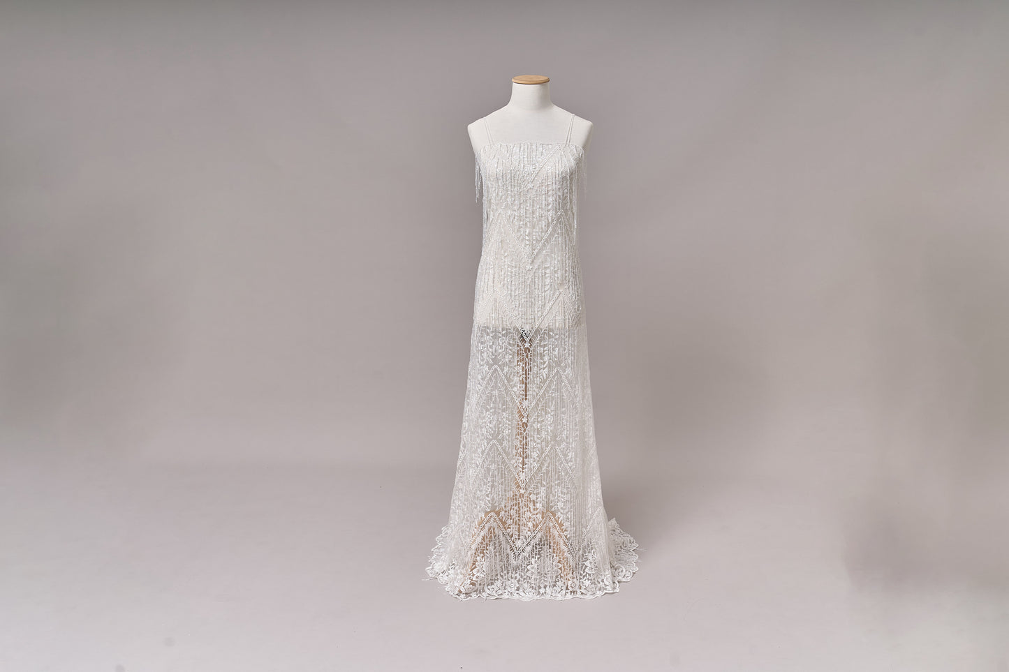 S0676 TUL BORDADO CON FLECOS, CANUTILLOS Y LENTEJUELAS TRANSPARENTES