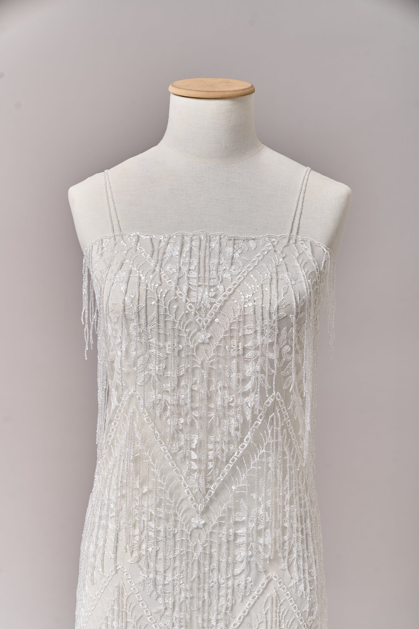 S0676 TUL BORDADO CON FLECOS, CANUTILLOS Y LENTEJUELAS TRANSPARENTES