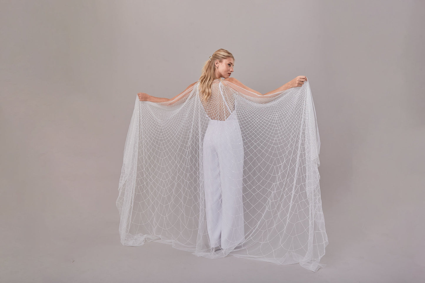 S0645 Tul bordado con mostacillas off white
