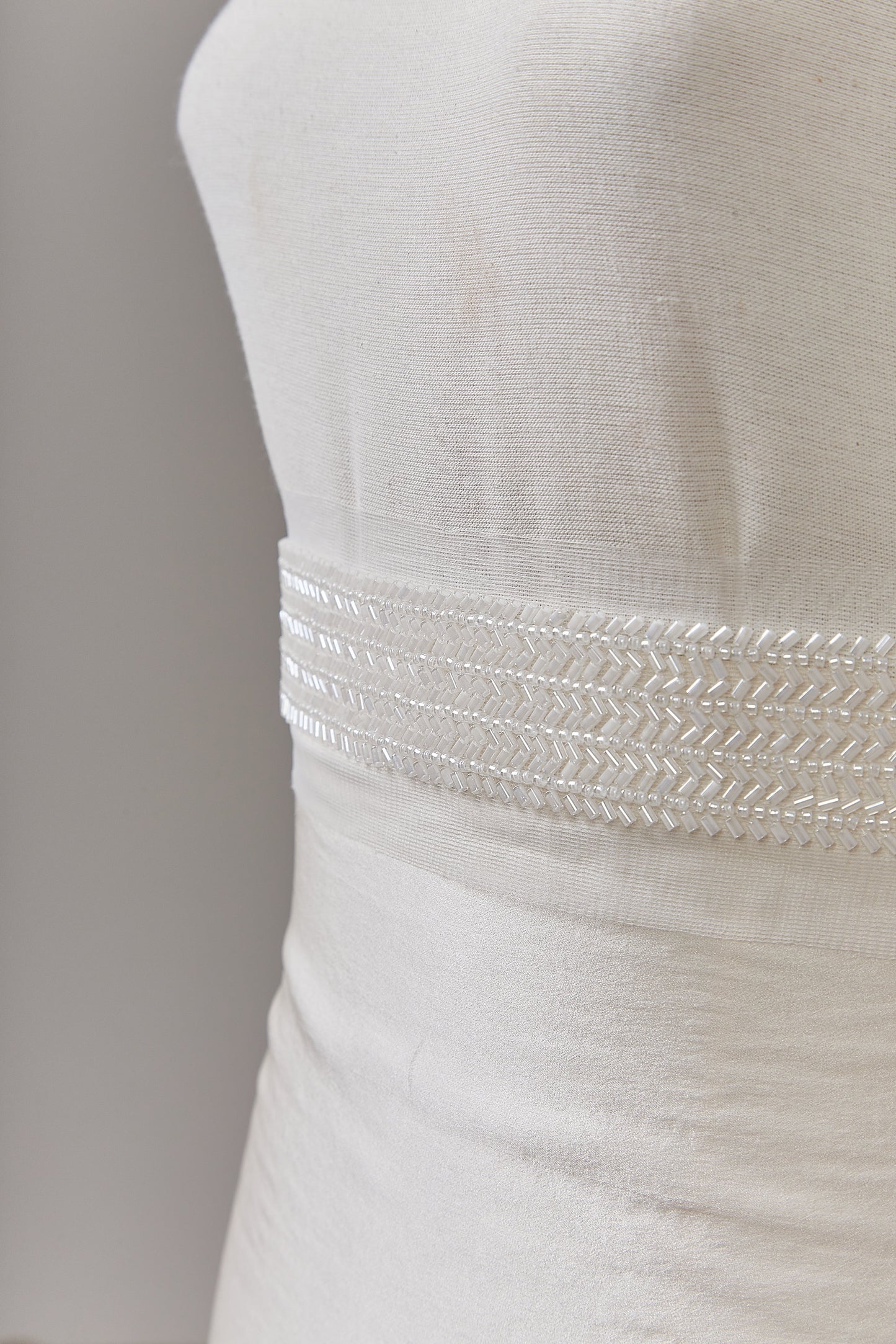 S0652 OFF WHITE BEADED GALLOON