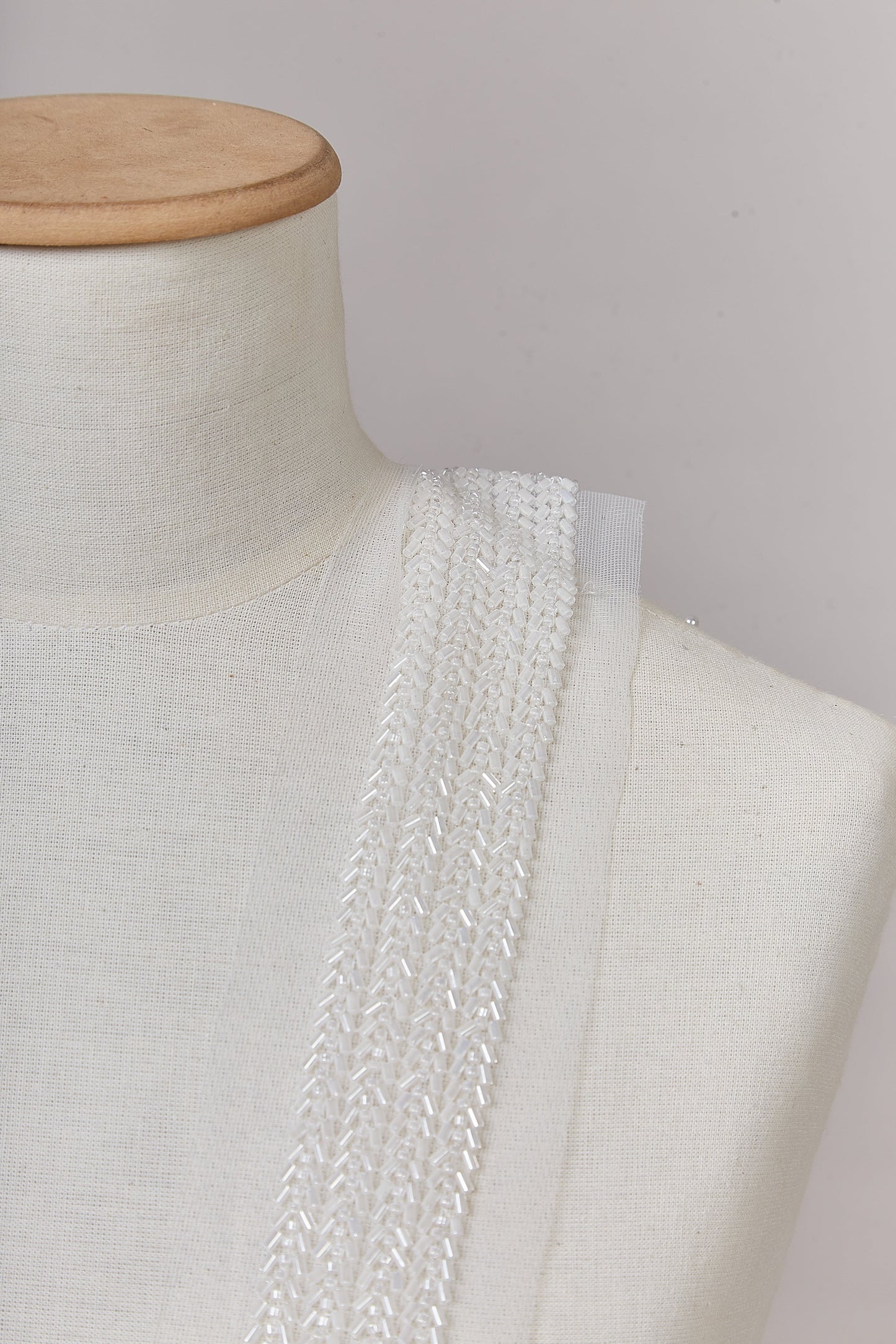 S0652 OFF WHITE BEADED GALLOON